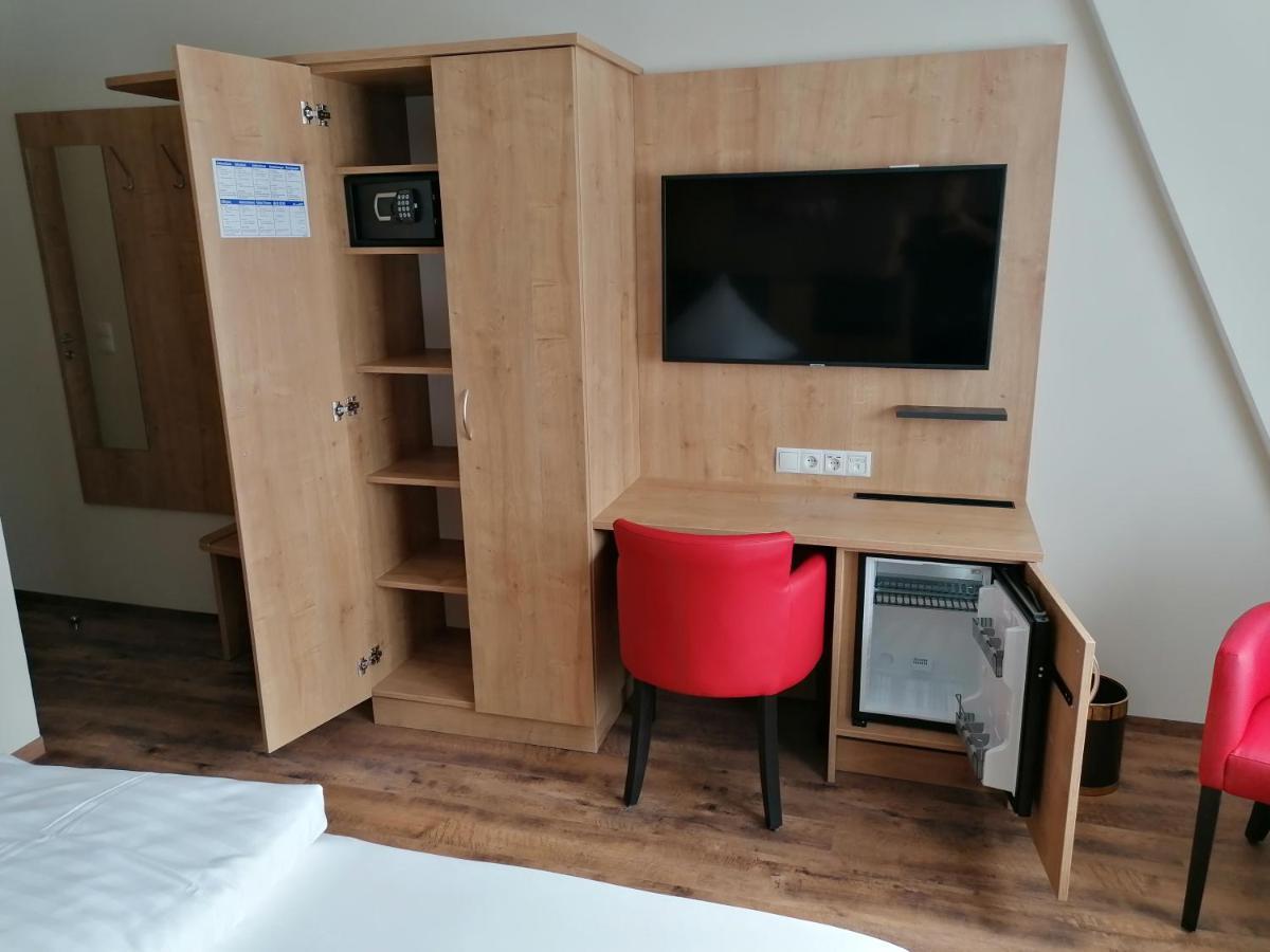 Landgasthof Niebler Adelsdorf Eksteriør billede