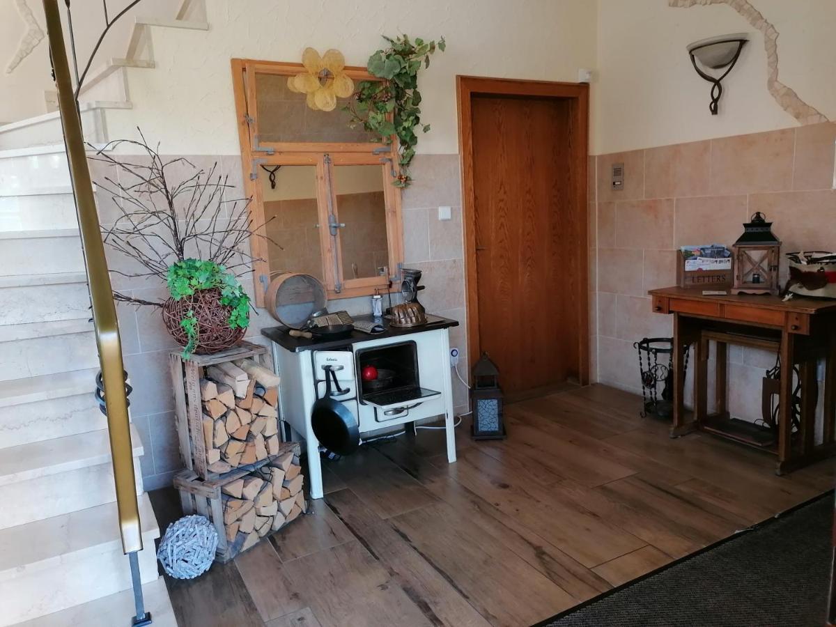 Landgasthof Niebler Adelsdorf Eksteriør billede